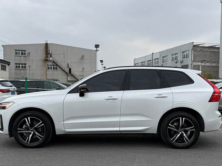 2022 Volvo XC60 II Рестайлинг, белый, 4183304 рублей, вид 4