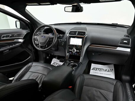 2017 Ford Explorer V Рестайлинг, чёрный, 2225000 рублей, вид 5