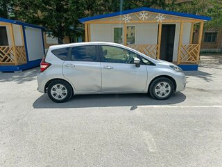 2017 Nissan Note II Рестайлинг, серебристый, 685000 рублей, вид 2