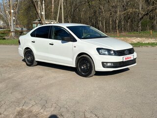 2016 Volkswagen Polo V Рестайлинг, белый, 650000 рублей, вид 3