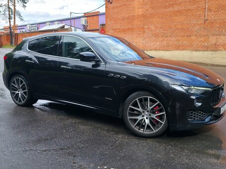 2018 Maserati Levante S I, чёрный, 5700000 рублей, вид 3