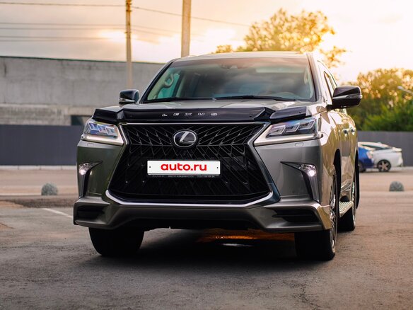2018 Lexus LX 570 III Рестайлинг 2, серый, 8000000 рублей - вид 1