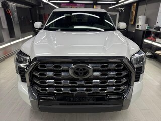 2023 Toyota Tundra CrewMax III, белый, 8500000 рублей, вид 2