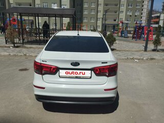 2016 Kia Rio III Рестайлинг, белый, 650000 рублей, вид 4