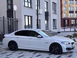 2013 BMW 5 серии 528i xDrive VI (F10/F11/F07) Рестайлинг, белый, 1699000 рублей, вид 2