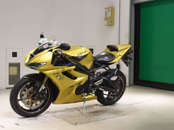 2013 Triumph Daytona 675, золотистый, 577000 рублей - вид 3