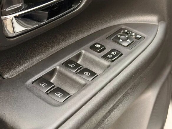 2019 Mitsubishi Outlander III Рестайлинг 3, белый, 1700000 рублей - вид 9