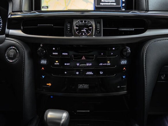 2016 Lexus LX 570 III Рестайлинг 2, белый, 7850000 рублей - вид 31