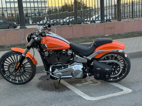 2023 Harley-Davidson Breakout, оранжевый, 3000000 рублей, вид 2