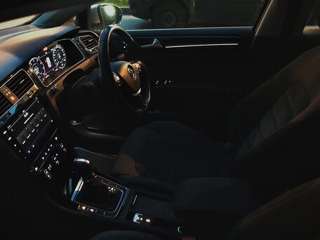 2019 Volkswagen Golf VII Рестайлинг, серый, 1650000 рублей, вид 4