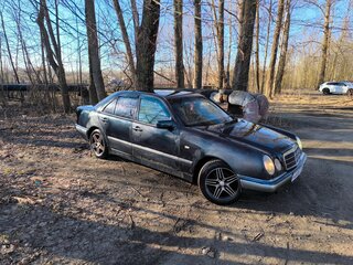 1997 Mercedes-Benz E-Класс 230 II (W210, S210), синий, 380000 рублей, вид 3