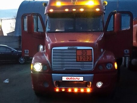 2002 Freightliner Columbia, красный, 1700000 рублей, вид 1