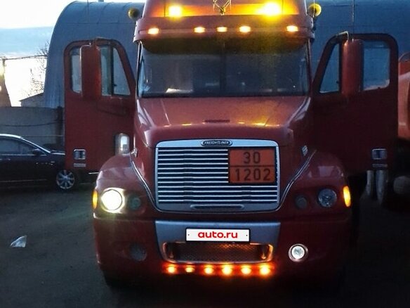 2002 Freightliner Columbia, красный, 1700000 рублей