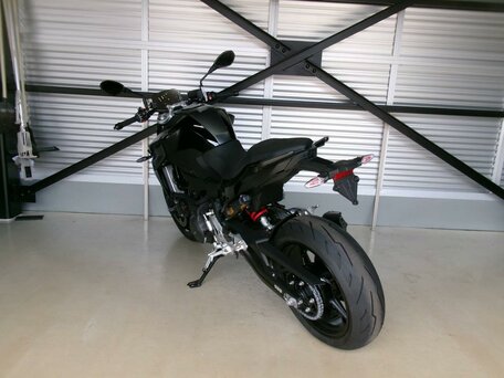 2025 BMW F 900 R, чёрный, 1277000 рублей, вид 4