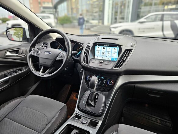 2016 Ford Kuga II Рестайлинг, белый, 1325000 рублей - вид 11