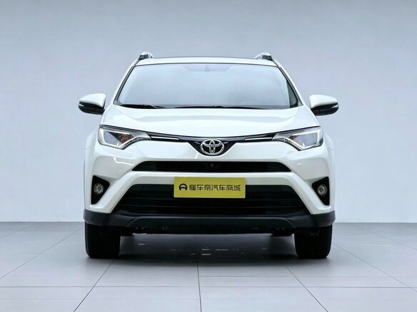 2018 Toyota RAV4 IV (XA40) Рестайлинг, белый, 1680000 рублей - вид 1