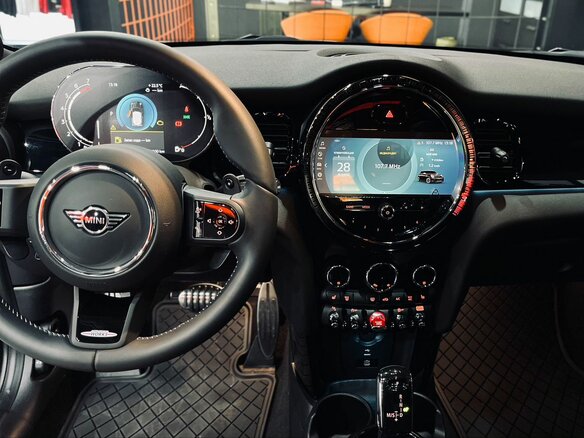 2023 Mini Hatch Cooper S III (F55/F56) Рестайлинг 2, чёрный - вид 11