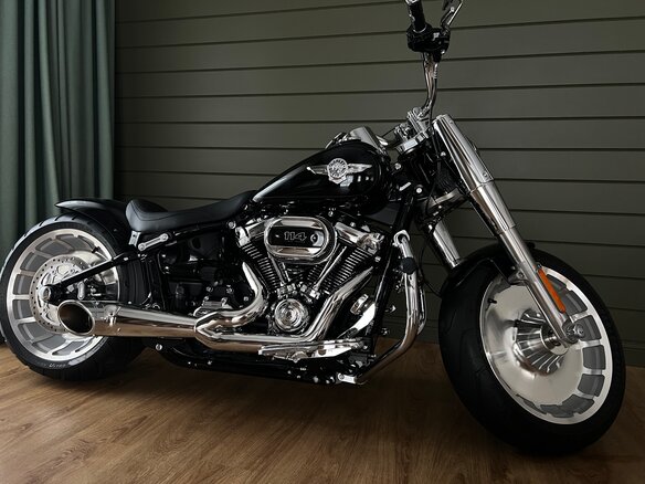 2020 Harley-Davidson Fat Boy, чёрный, 3000000 рублей