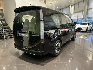 2023 Hyundai Staria I, чёрный, 5784000 рублей, вид 5