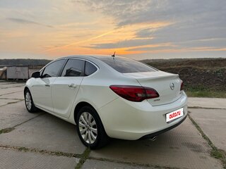 2013 Opel Astra J Рестайлинг, белый, 680000 рублей, вид 4