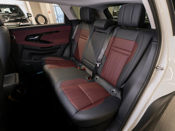 2025 Land Rover Range Rover Evoque II Рестайлинг, белый - вид 12