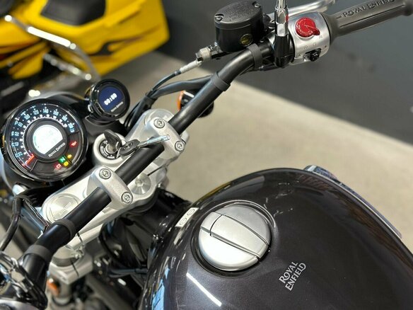 2025 Royal Enfield Super Meteor, чёрный, 755000 рублей - вид 6