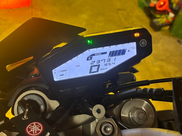 2015 Yamaha MT-09 (FZ-09), серебристый, 800000 рублей - вид 2