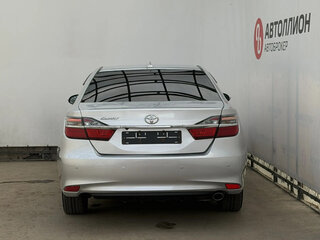 2017 Toyota Camry VII (XV50) Рестайлинг 2, серебристый, 1514900 рублей, вид 4