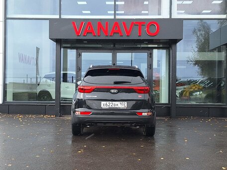 2018 Kia Sportage IV Рестайлинг, чёрный, 1975000 рублей, вид 4