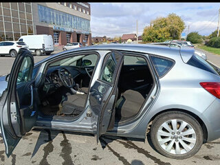 2011 Opel Astra J, серый, 590000 рублей, вид 4