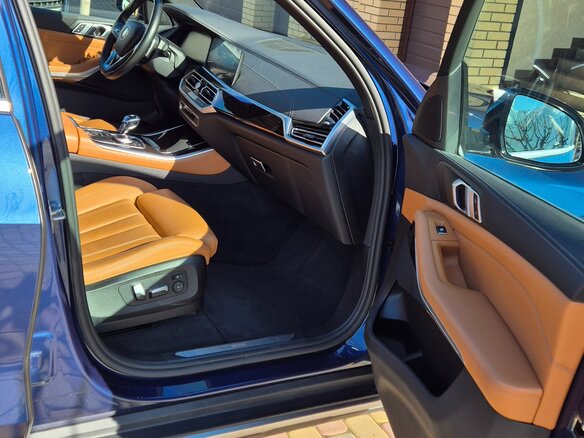 2021 BMW X5 40i IV (G05/G18), синий, 5900000 рублей - вид 8