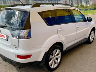 2011 Mitsubishi Outlander II Рестайлинг, белый, 1260000 рублей, вид 4