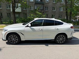 2021 BMW X6 40i III (G06), белый, 6200000 рублей, вид 4
