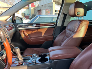 2015 Volkswagen Touareg II Рестайлинг, бежевый, 2400000 рублей, вид 3