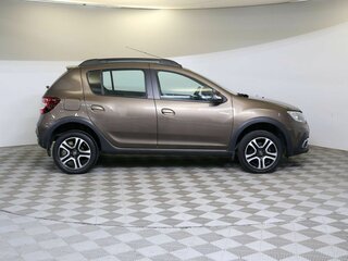 2021 Renault Sandero Stepway II Рестайлинг, коричневый, 879000 рублей, вид 4