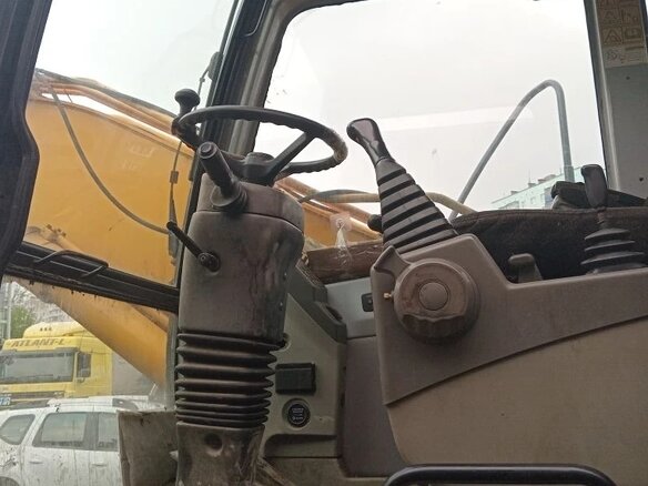 2008 Hyundai R170W, жёлтый, 3150000 рублей - вид 1