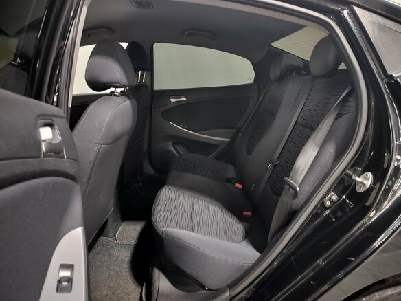 2014 Hyundai Solaris I Рестайлинг, чёрный, 530000 рублей - вид 16