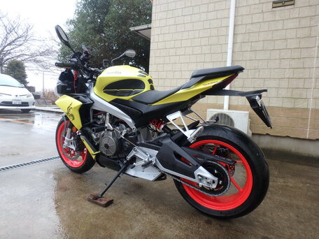 2021 Aprilia Tuono 660, жёлтый, 1050000 рублей, вид 5