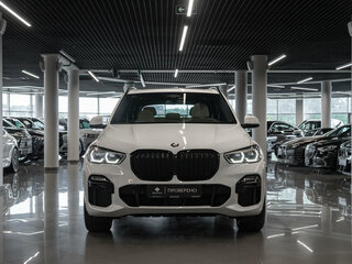 2020 BMW X5 40i IV (G05/G18), белый, 6400000 рублей, вид 3