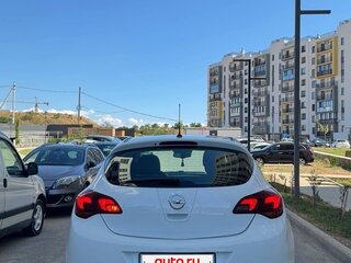 2010 Opel Astra J, белый, 550000 рублей, вид 4