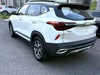 2022 Kia KX3, белый, 1610000 рублей, вид 4