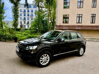 2013 Volkswagen Touareg II, чёрный, 2200000 рублей, вид 1