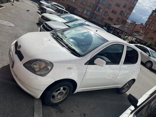 2000 Toyota Vitz I (P10), белый, 350000 рублей, вид 3