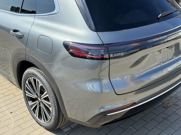 2026 Geely EX5 Гибрид EM-i, серебристый, 3974990 рублей - вид 12