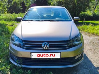 2015 Volkswagen Polo V Рестайлинг, бежевый, 970000 рублей, вид 2