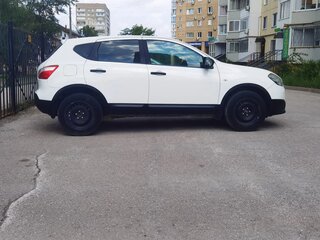 2013 Nissan Qashqai I Рестайлинг, белый, 700000 рублей, вид 3