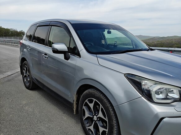 2015 Subaru Forester IV Рестайлинг, серебристый, 1500000 рублей - вид 2