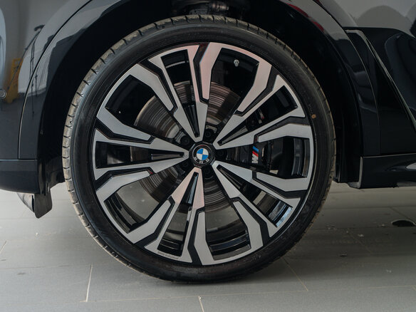 2025 BMW X7 40d I (G07) Рестайлинг, чёрный - вид 8