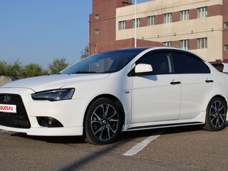 2013 Mitsubishi Lancer X Рестайлинг, белый, 1400000 рублей, вид 3