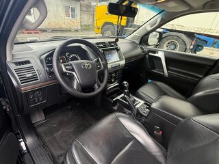 2019 Toyota Land Cruiser Prado 150 Series Рестайлинг 2, чёрный, 3900000 рублей, вид 4